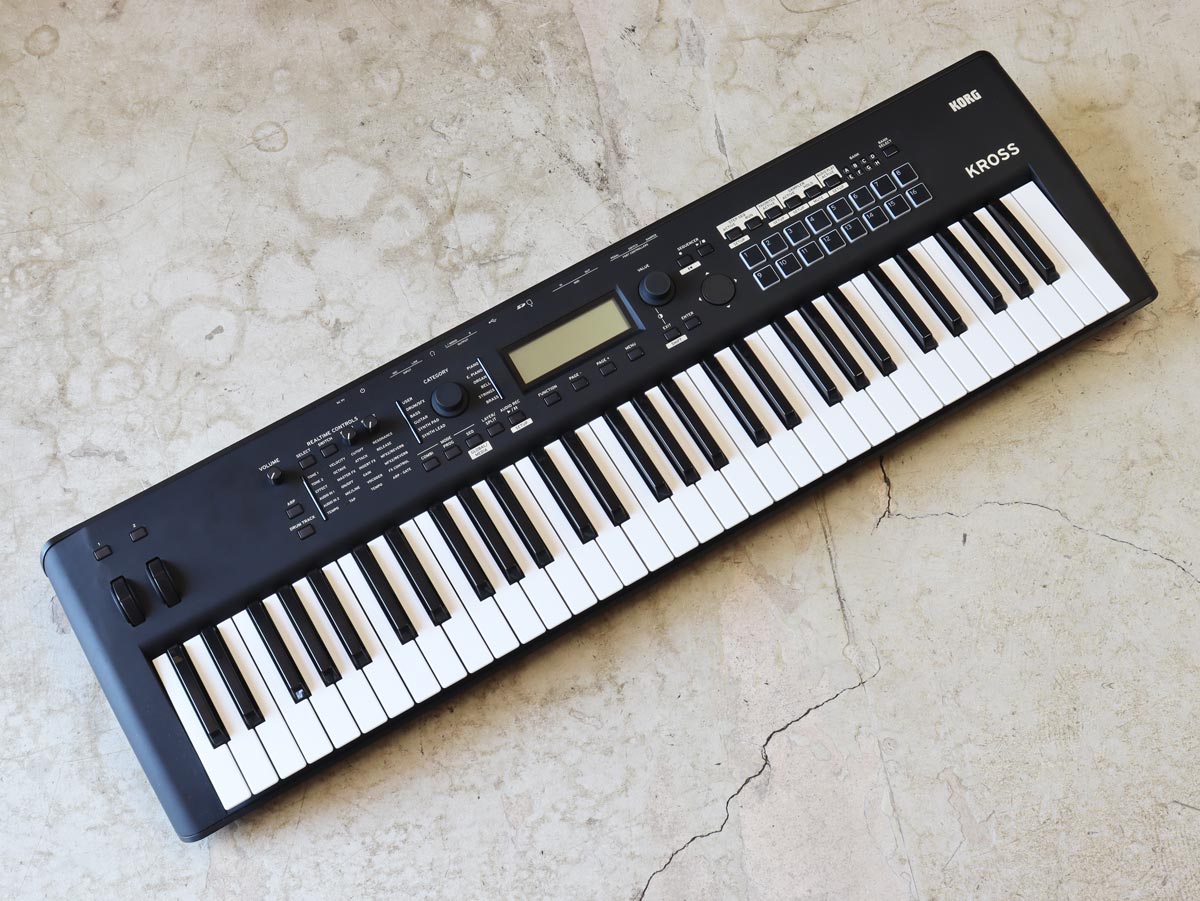 中古・訳あり特価】KORG KROSS 2 シンセサイザー 61鍵 ケース、ペダル