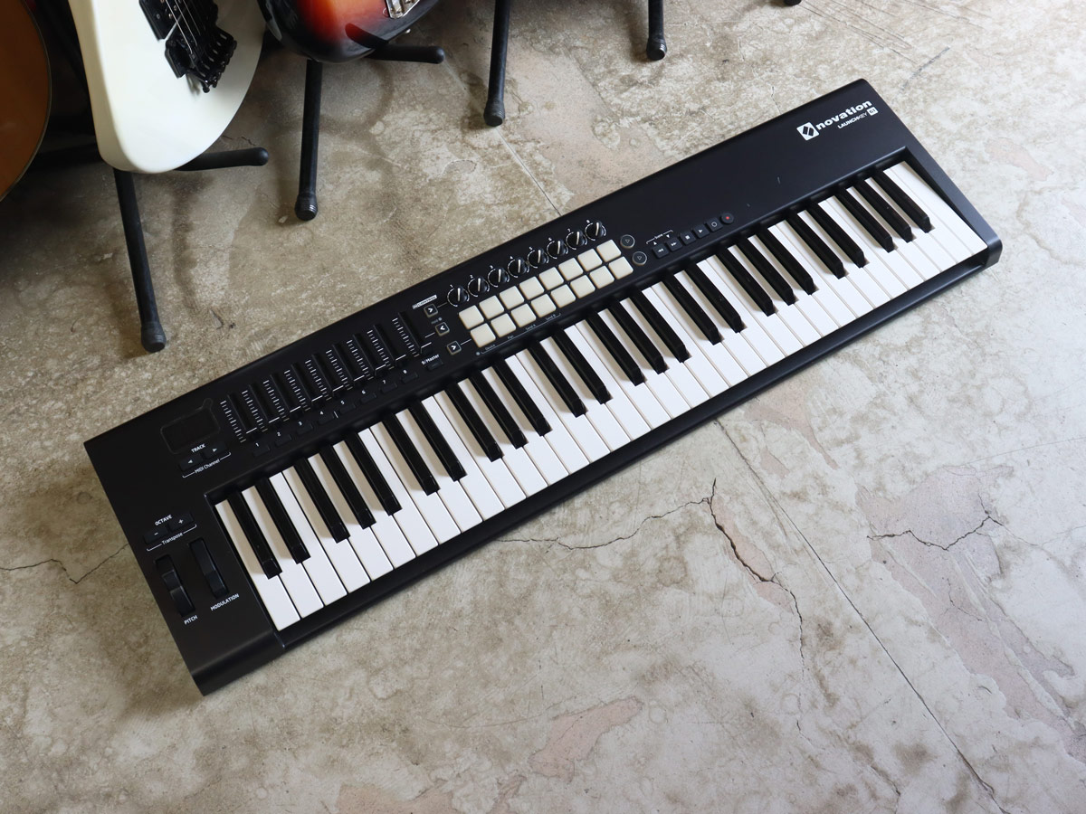 中古】NOVATION LAUNCHKEY 61 MIDIキーボード - 神奈川県の中古楽器店 ...