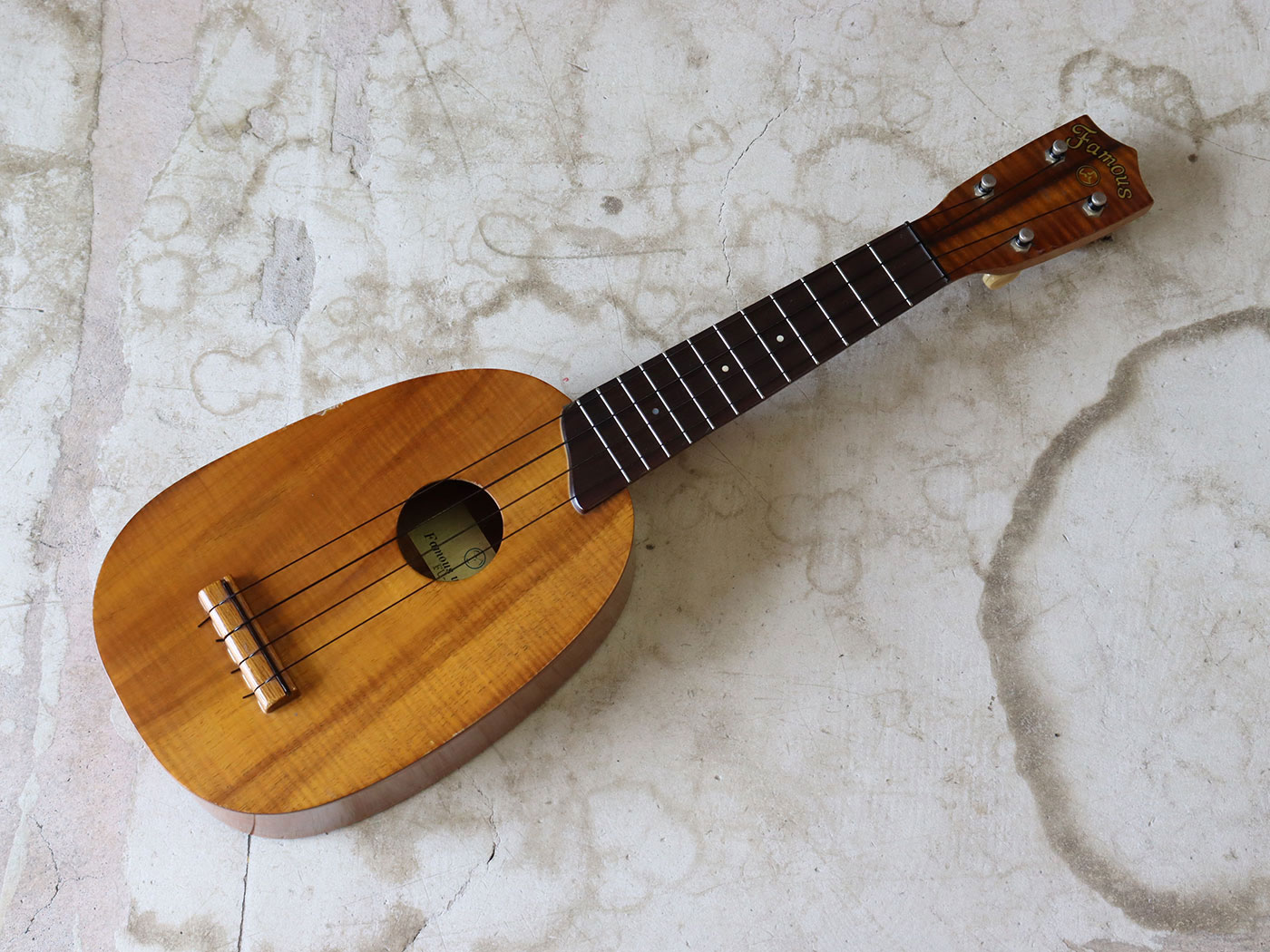 SALE豊富な★ウクレレ祭り★希少 Famous UKULELE FU-180P パイナップル型 フェイマス ウクレレ ゴールドラベル ビンテージ レトロθ 本体