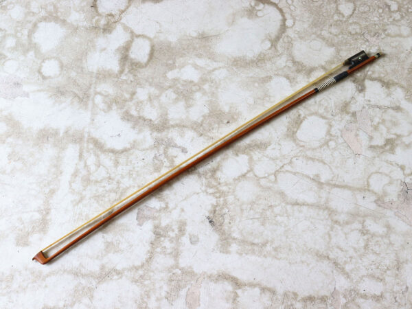 【中古】Hermann Wilhelm Prell バイオリン 弓 W.Prell 刻印 4/4サイズ - 画像 (2)