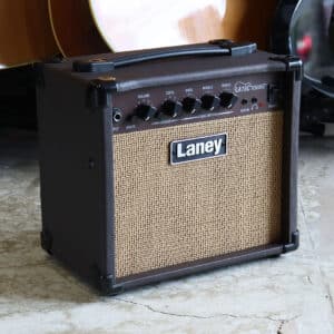 アコースティックアンプ