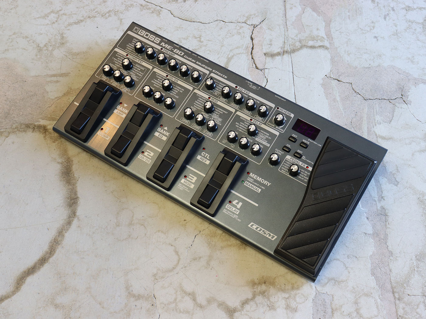 美品 BOSS ME-80 マルチエフェクター ACアダプタ付き - エフェクター