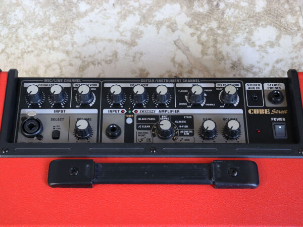 【中古】Roland Cube Street Red 電池駆動 ギターアンプ - 画像 (3)