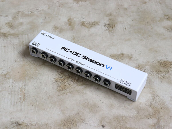 【中古】CUSTOM AUDIO JAPAN (CAJ) AC/DC Station VI パワーサプライ - 画像 (2)