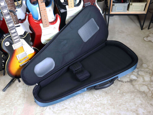 【中古・美品】KC SHE-120/BL エレキギター用 セミハードケース - 画像 (3)