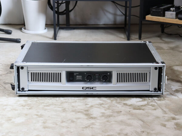 【中古】QSC GX3 ステレオ・パワーアンプ 8Ω300W ラックケース付属