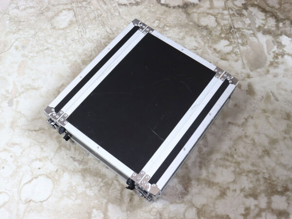 【中古】QSC GX3 ステレオ・パワーアンプ 8Ω300W ラックケース付属 - 画像 (4)
