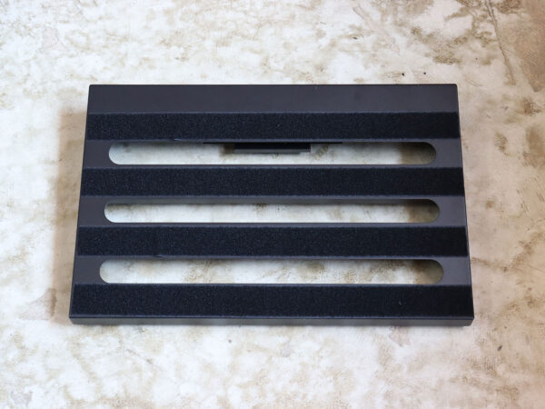 【中古】メーカー不明 エフェクターボード スノコ型 外寸：幅46cm x 奥行き30cm x 高さ6cm