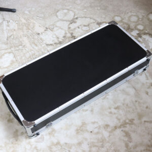 【中古】メーカー不明 エフェクターケース 外寸：幅77cm x 奥行き34cm x 高さ11cm