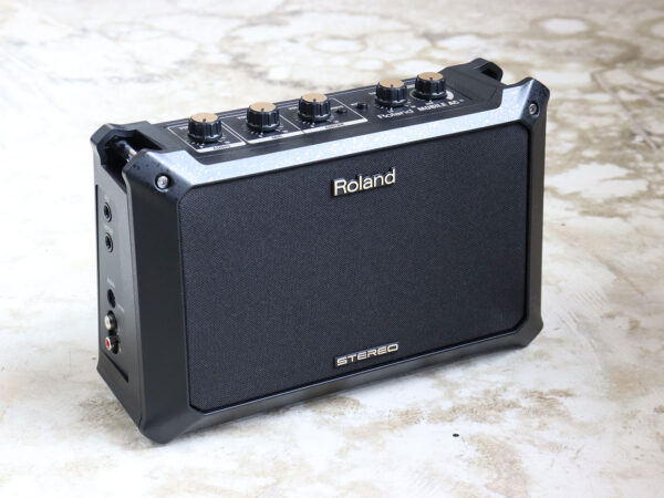 【中古】Roland Mobile AC ポータブルアコースティックアンプ 専用キャリングケース付属 CB-MBC1 - 画像 (2)