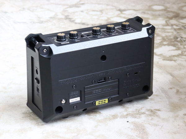 【中古】Roland Mobile AC ポータブルアコースティックアンプ 専用キャリングケース付属 CB-MBC1 - 画像 (3)