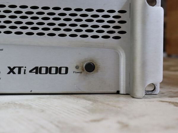 【中古・ジャンク】CROWN XTi4000 パワーアンプ 8Ω650W - 画像 (3)