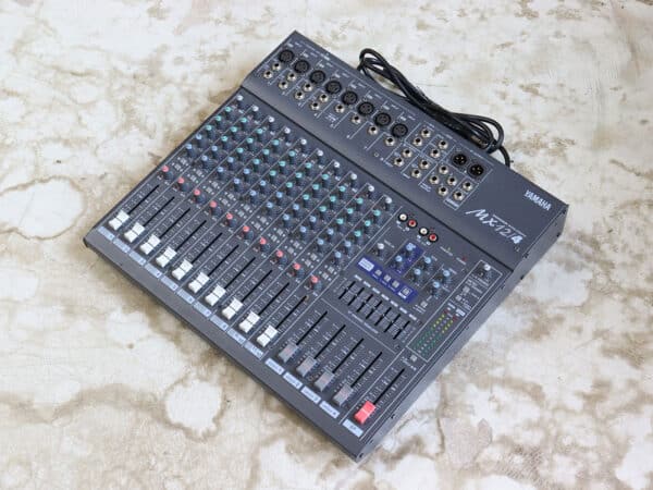 【中古】YAMAHA MX12/4 12ch アナログミキサー ハードケース付き
