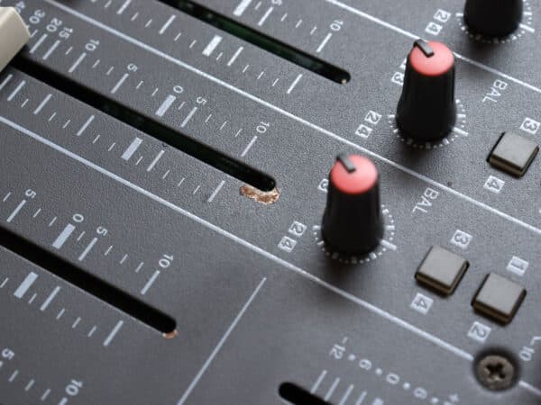 【中古】YAMAHA MX12/4 12ch アナログミキサー ハードケース付き - 画像 (3)