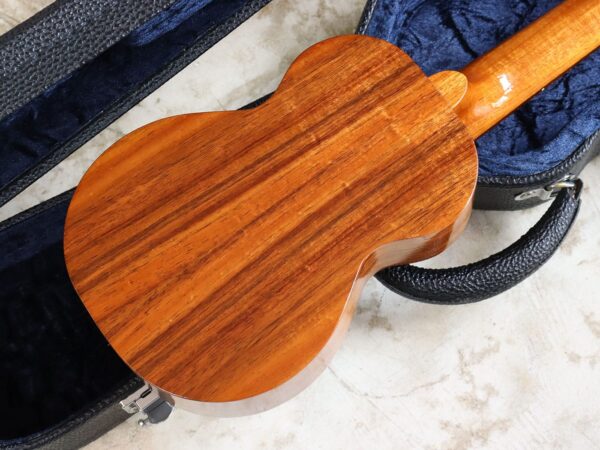 【中古・美品】KAMAKA HF-1 ソプラノウクレレ - 画像 (4)
