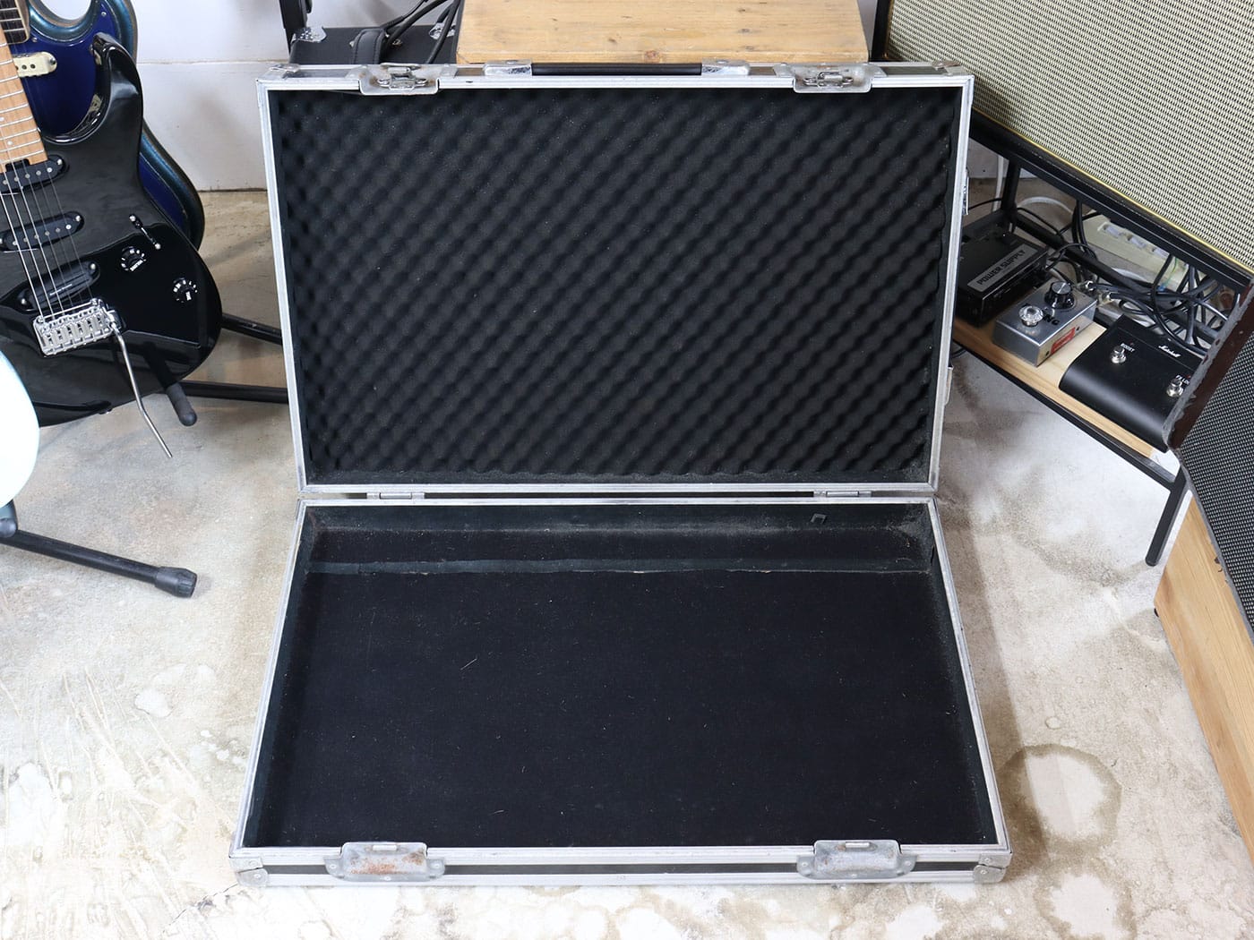 【中古】メーカー不明 エフェクターボード 外寸 W66.5cm×D43cm×H13cm - 画像 (3)