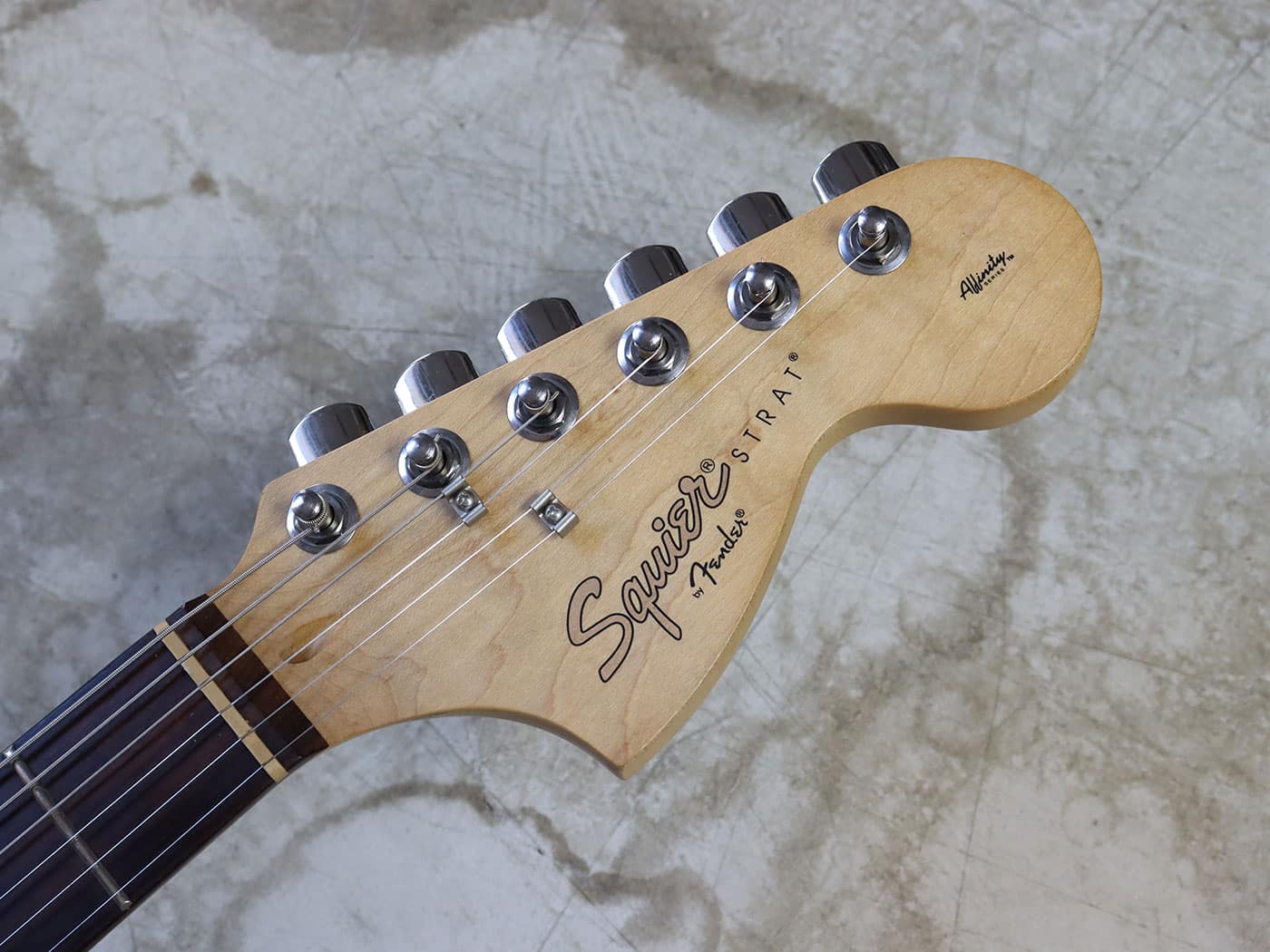 【中古】Squier Affinity Strat Shell Pink ストラトキャスター - 画像 (5)