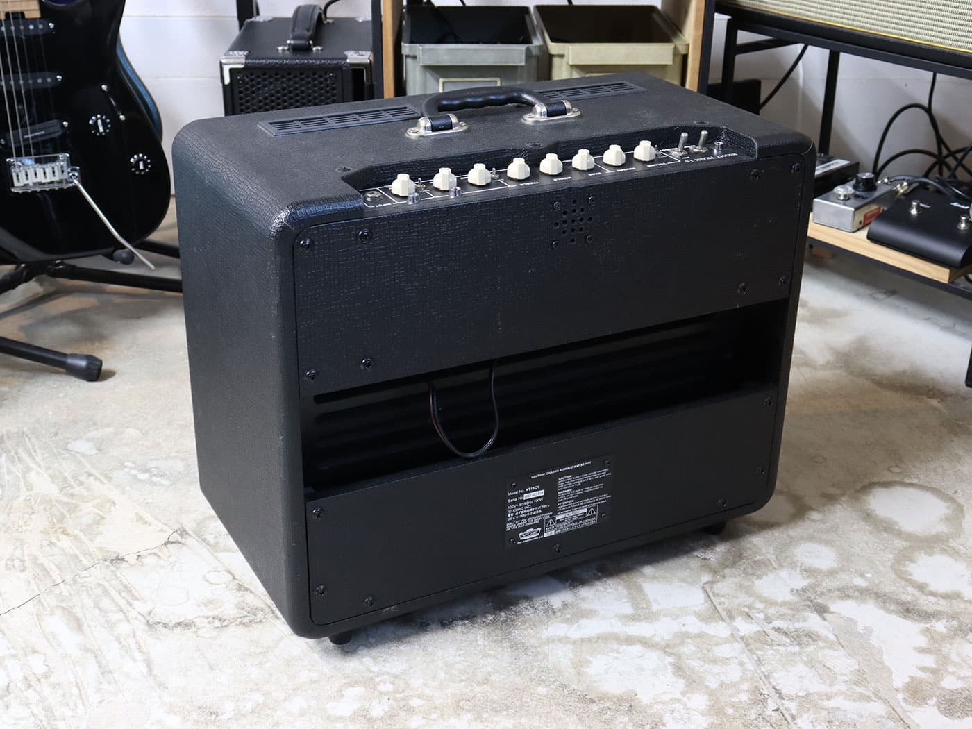 【中古】Vox Night Train 15 NT15C1 フルチューブ ギターコンボアンプ 15W 別売純正フットスイッチ付属 - 画像 (2)