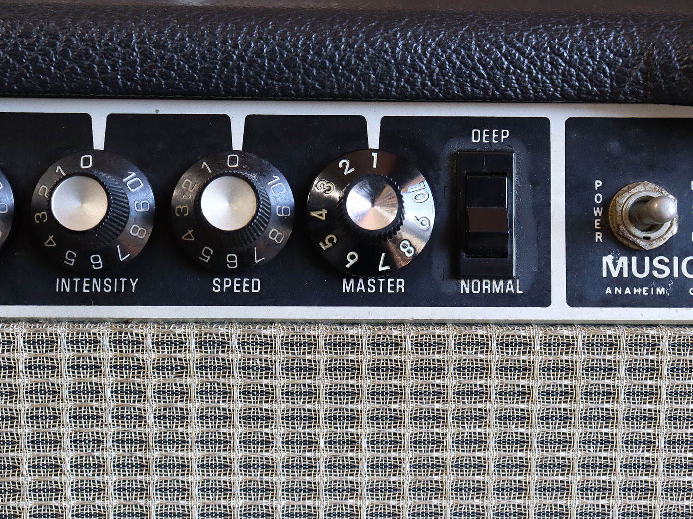 【中古】Musicman HD130 CAB Set ギタースタックアンプ フットスイッチ付属 - 画像 (6)