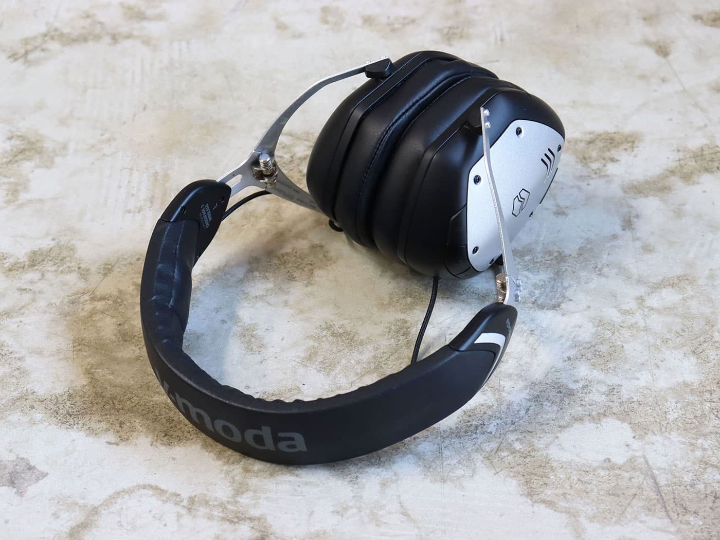【中古】V-MODA CROSSFADE 3 WIRELESS XFBT3-GNBK ワイヤレスヘッドホン ガンメタリックブラック #2 - 画像 (2)