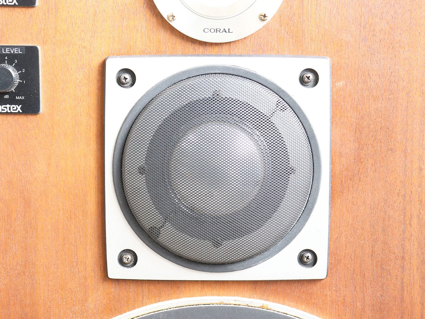 【中古】ハンドメイドオーディオスピーカー 桜の木使用 (幅50 奥行き40 高さ90 cm) - 画像 (10)