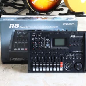 【中古】ZOOM R8 マルチトラックレコーダー SDカード、ACアダプター付属