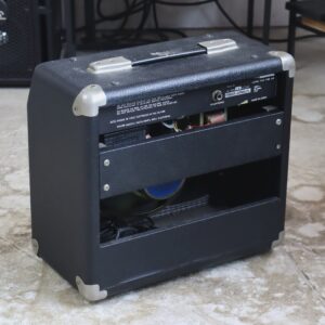 【中古・ジャンク】Fender TradTube 10R コンボアンプ - 画像 (2)