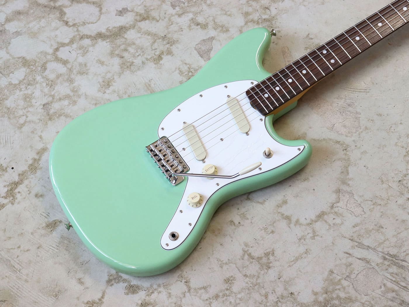 【中古】Fender Japan Char Mustang Zicca Limited Model ムスタング 青磁色 - 画像 (2)