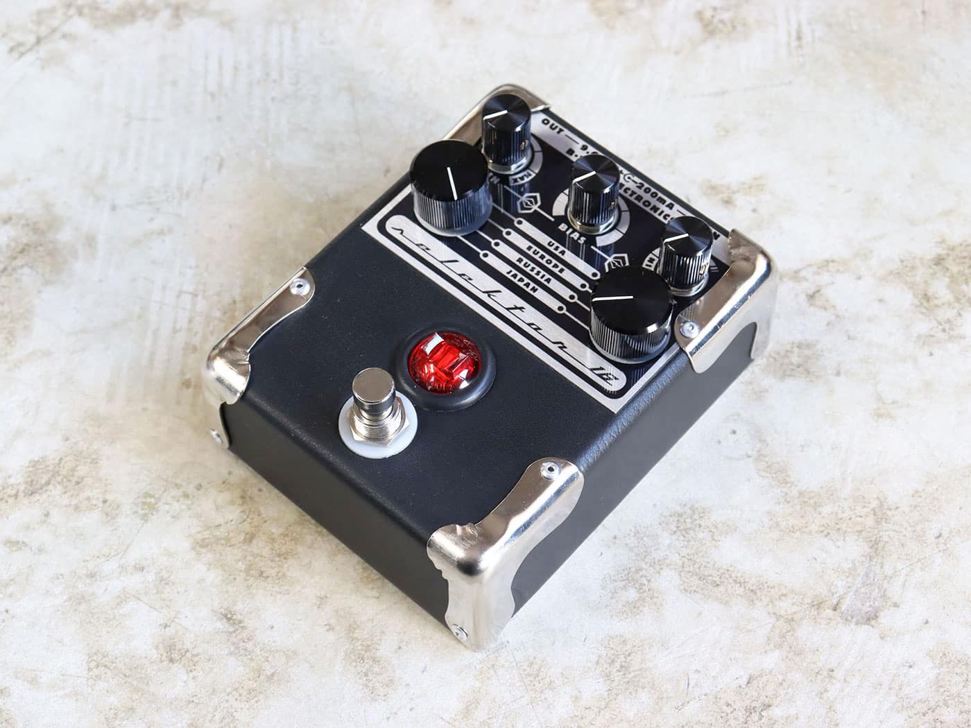 【中古・美品】BZZT ELECTRONICS SELEKTER16 ファズ - 画像 (2)