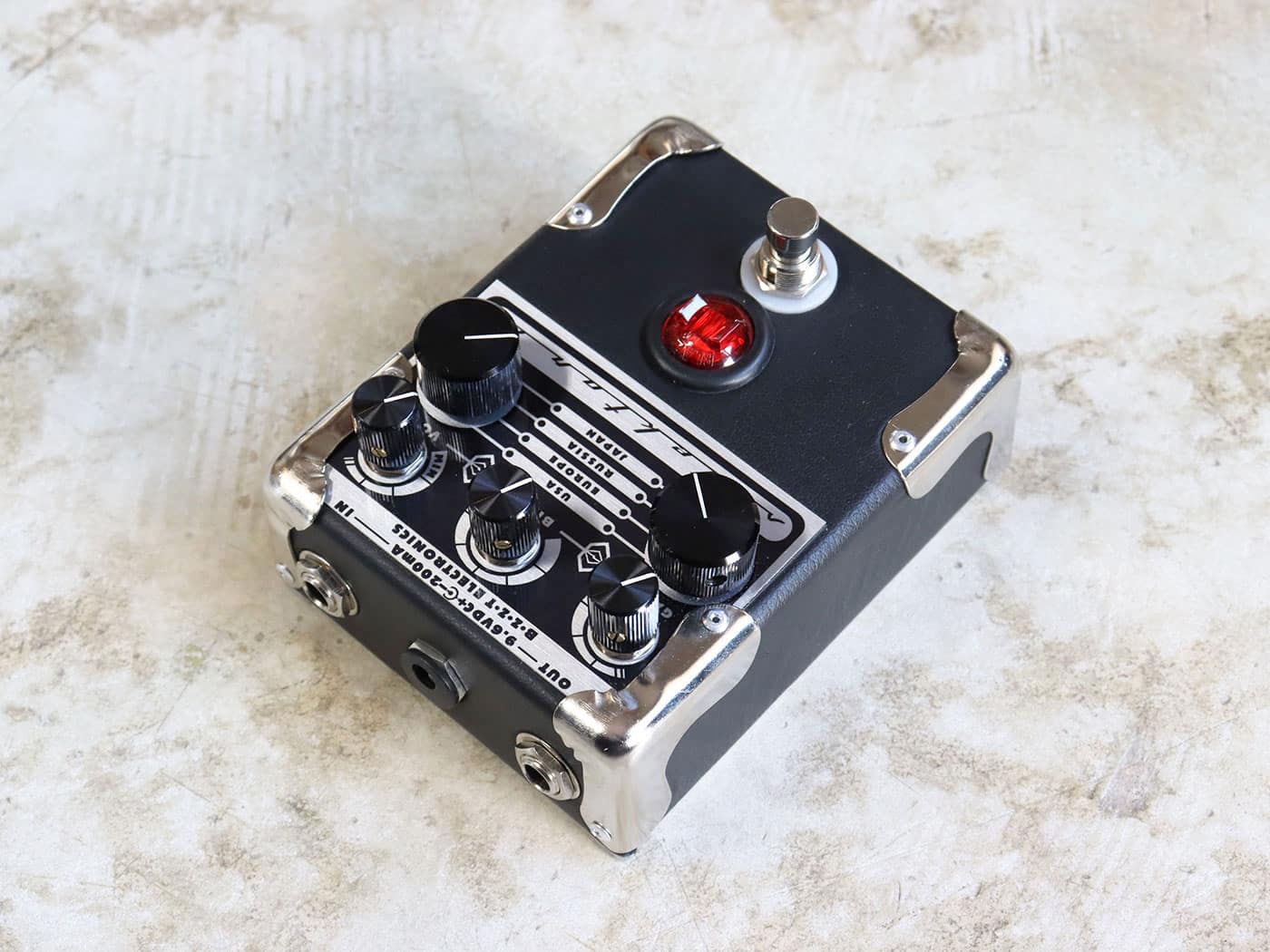 【中古・美品】BZZT ELECTRONICS SELEKTER16 ファズ - 画像 (3)