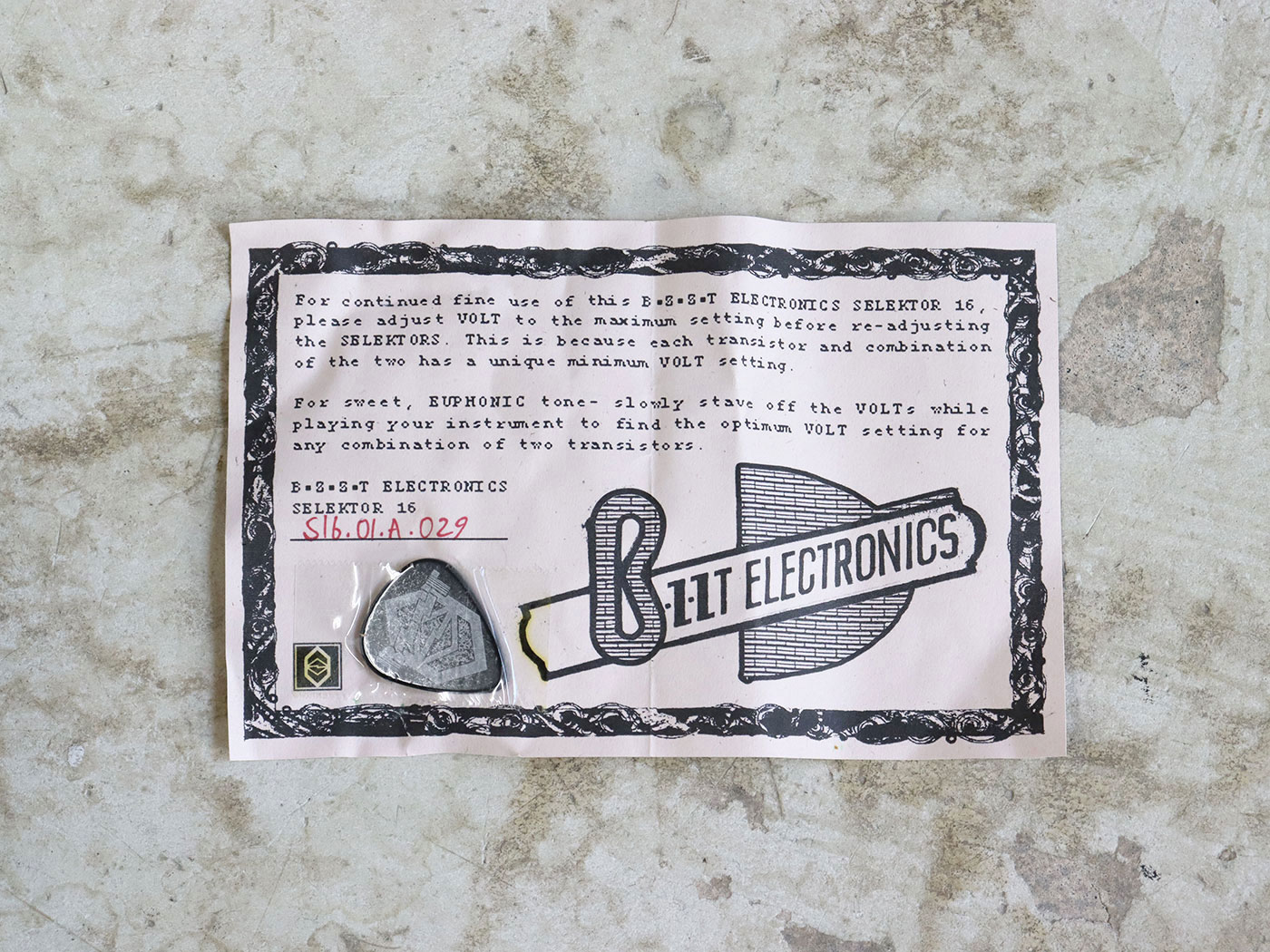 【中古・美品】BZZT ELECTRONICS SELEKTER16 ファズ - 画像 (6)