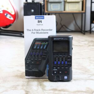 【中古・美品】ZOOM R4 ハンディレコーダー
