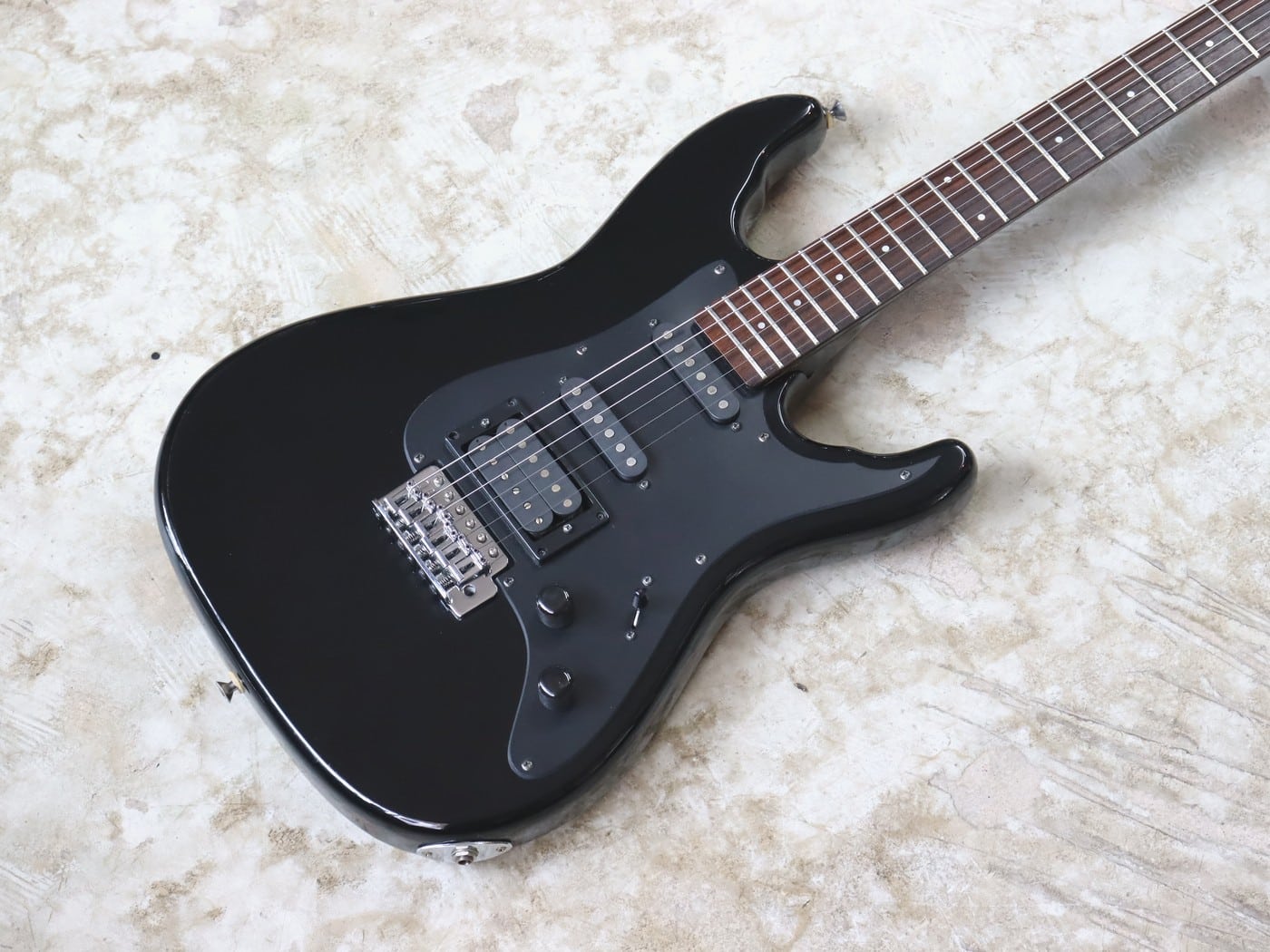 【中古】Aria Pro II HELLION series ストラトタイプ - 画像 (2)