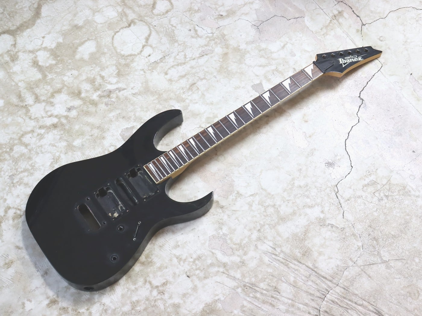 【中古・ジャンク】Ibanez GIOシリーズ GRG170DX ストラトタイプ ボディとネックのみ