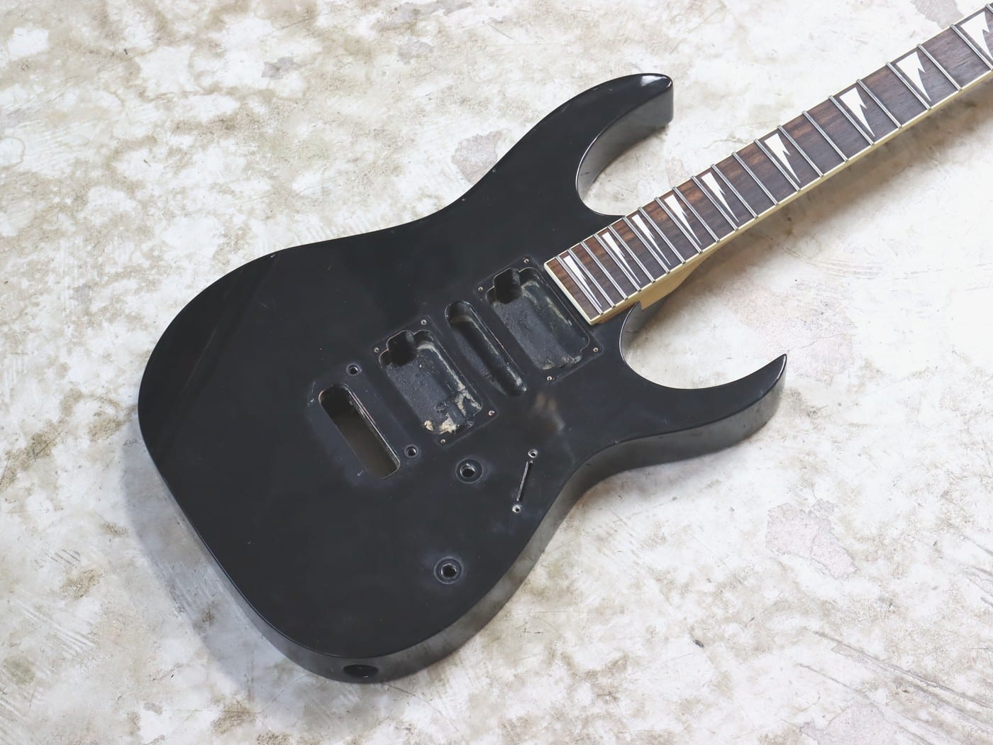 【中古・ジャンク】Ibanez GIOシリーズ GRG170DX ストラトタイプ ボディとネックのみ - 画像 (2)
