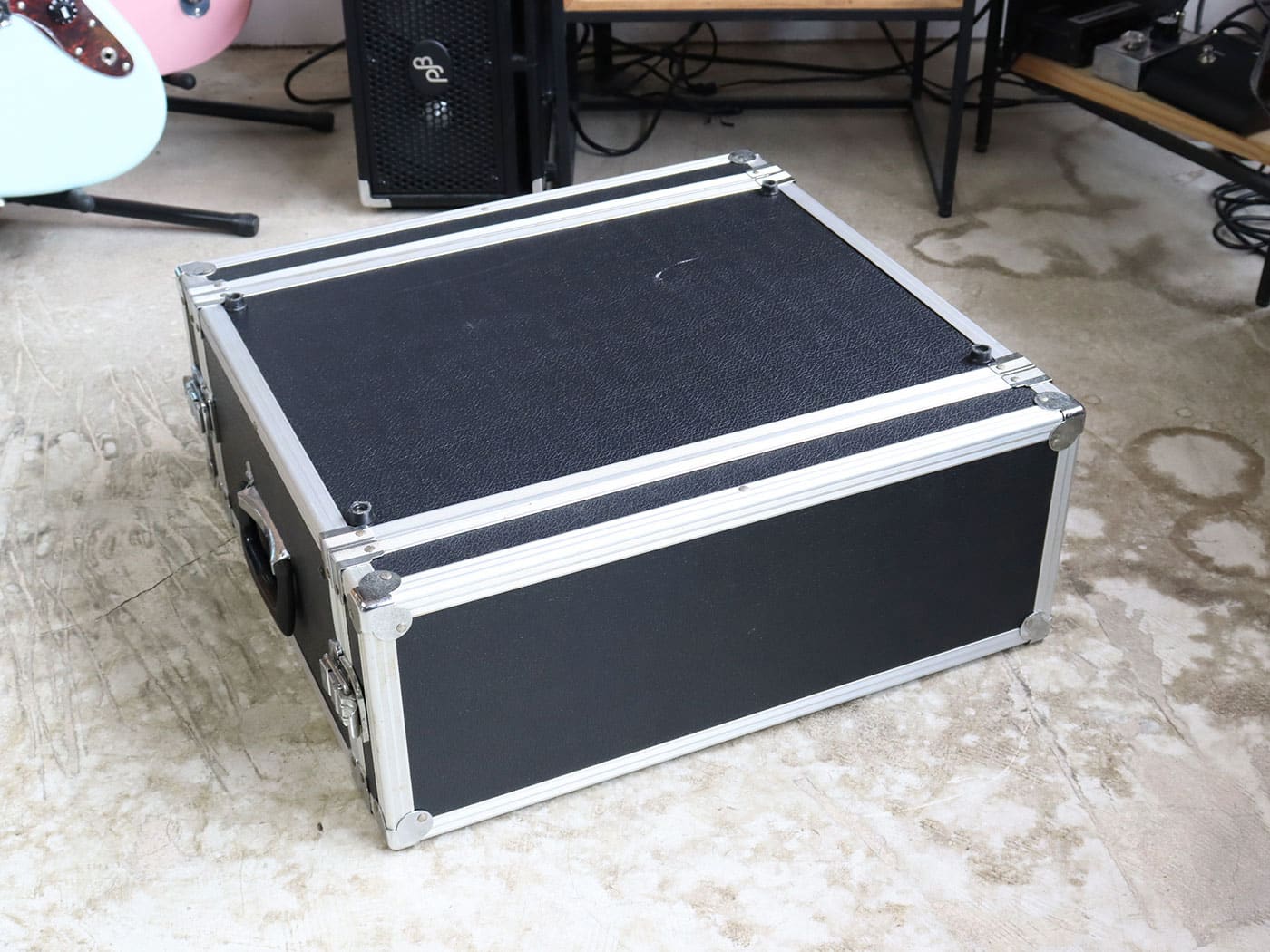 【中古】メーカー不明 ラックケース 4U 奥行き約35cm - 画像 (2)