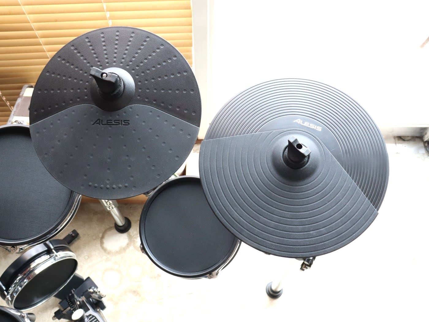 【中古】ALESIS SURGE MESH KIT シンバル1枚追加 電子ドラムセット - 画像 (4)