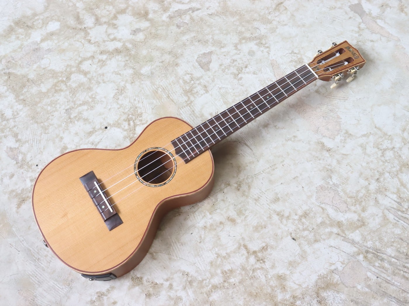 【中古・新品同様】MAHALO MM3E エレキウクレレ テナーサイズ オール単板