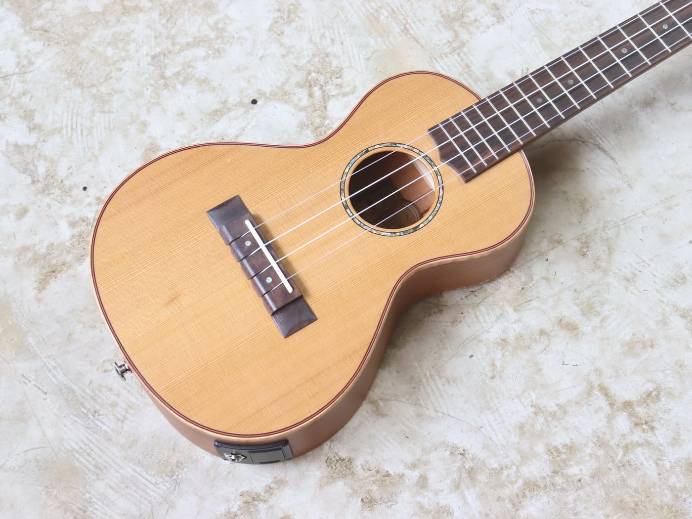 【中古・新品同様】MAHALO MM3E エレキウクレレ テナーサイズ オール単板 - 画像 (2)