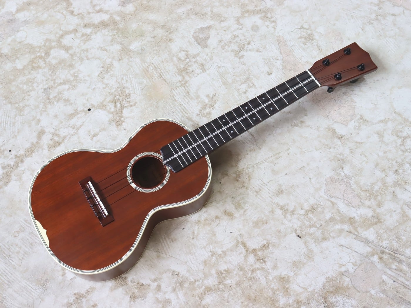 【中古】KIWAYA LUNA LC-3mv コンサートサイズ