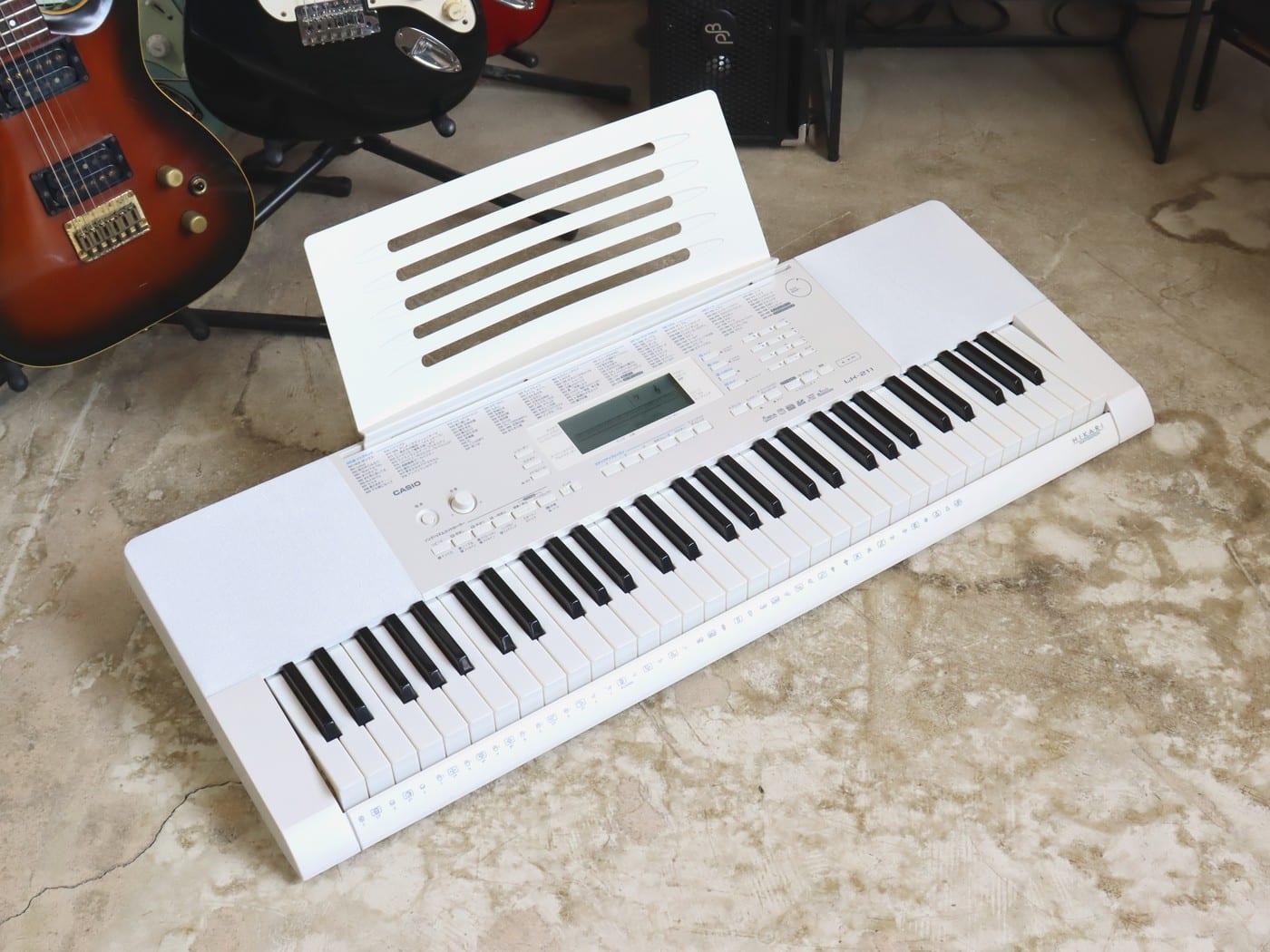 【中古】CASIO LK-211 光ナビゲーションキーボード 61標準鍵盤