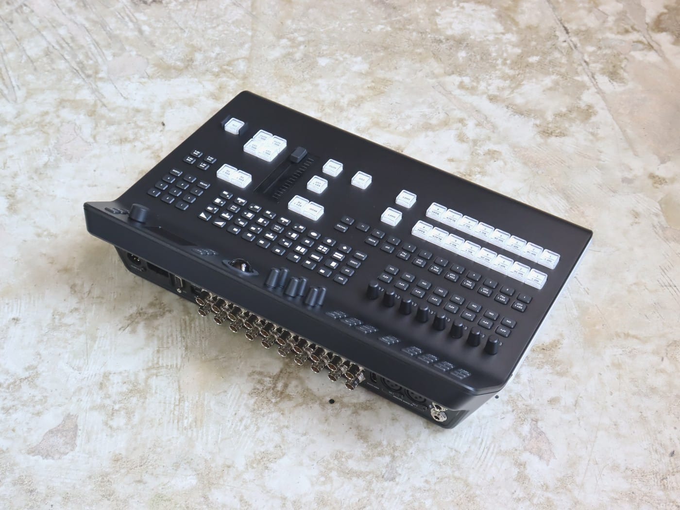 【中古・美品】Blackmagic Design ATEM Television Studio Pro 4K プロダクションスイッチャー - 画像 (3)
