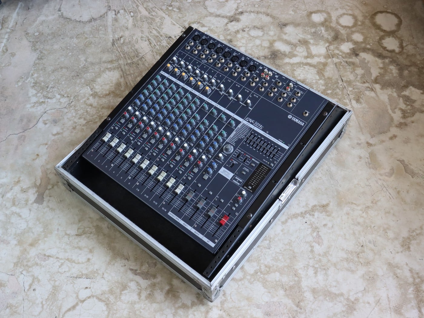 【中古・難あり】YAMAHA EMX5014C パワードミキサー Road Readyハードケース付き