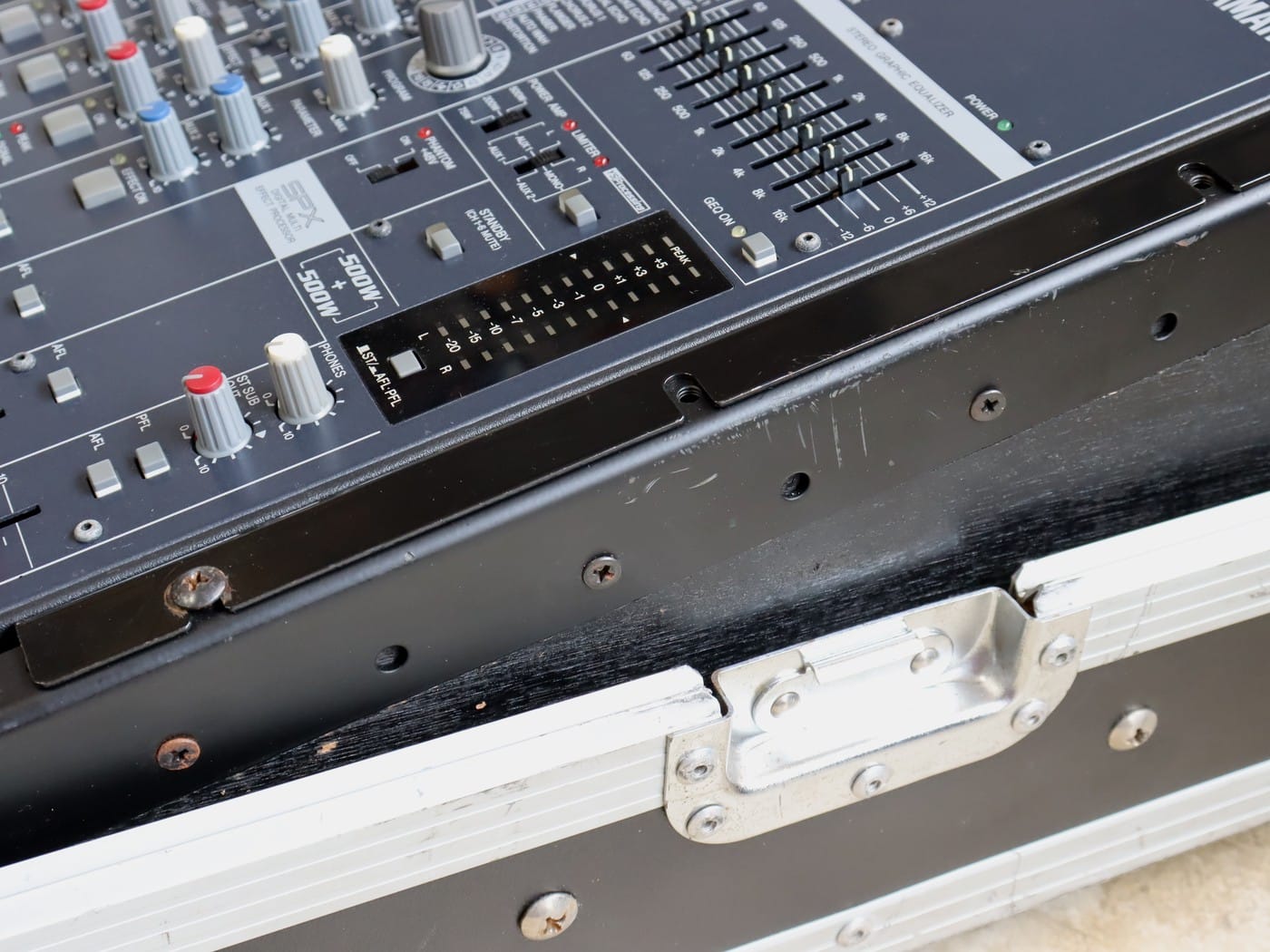 【中古・難あり】YAMAHA EMX5014C パワードミキサー Road Readyハードケース付き - 画像 (6)