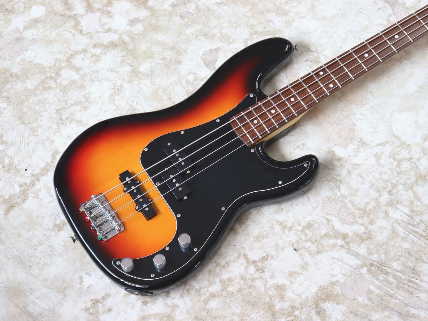 【中古】Squier Precision Bass Special エレキベース 3トーンサンバースト - 画像 (2)