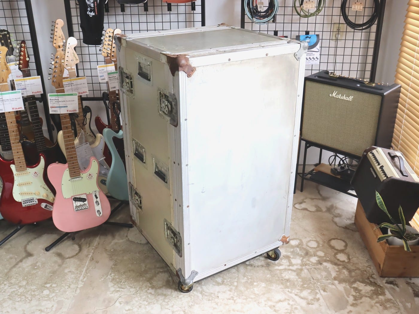 【中古・現状渡し】メーカー不明 SOUTHCO刻印 ショックマウントラックケース 20U #2 - 画像 (2)