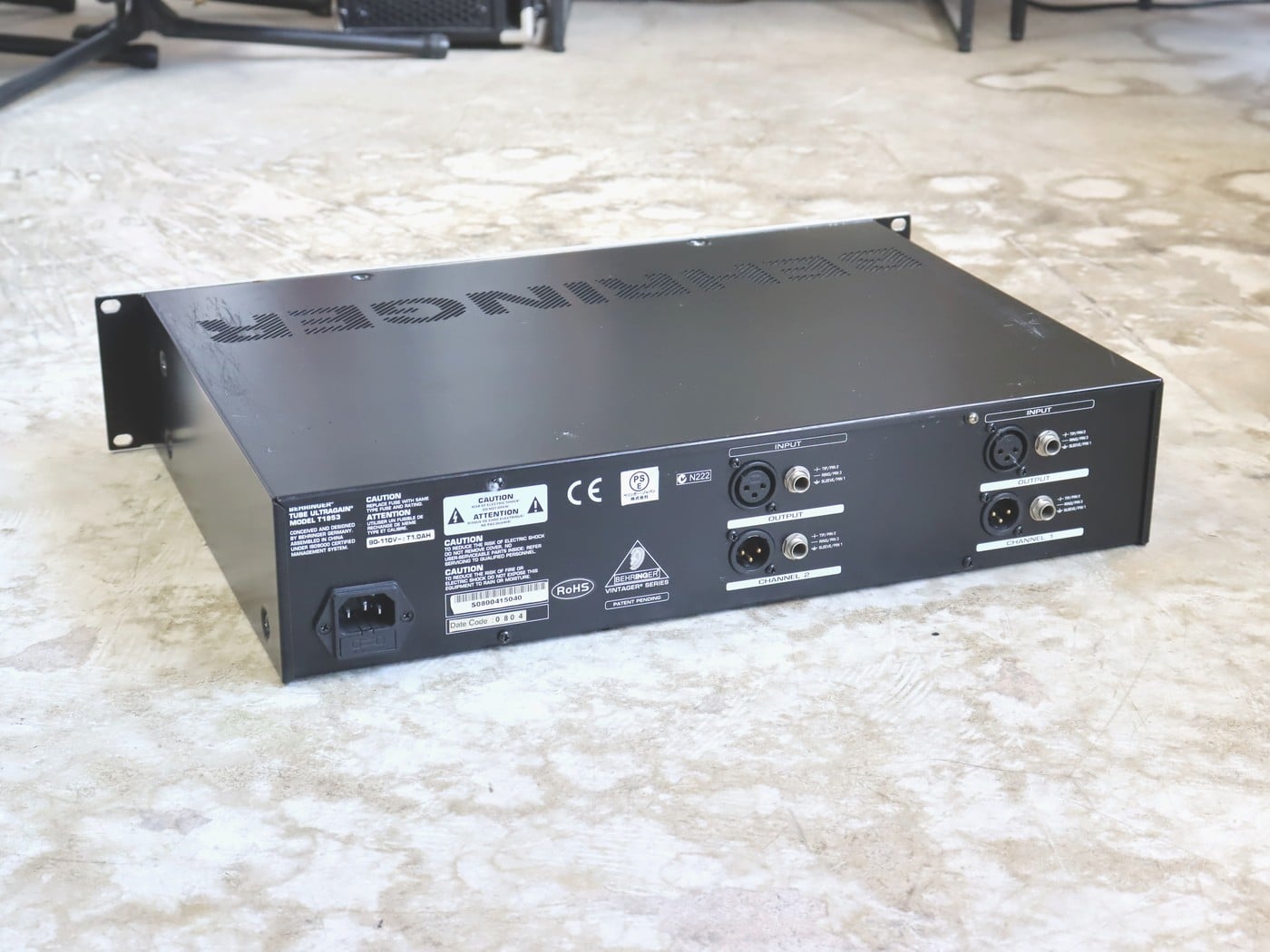 【中古】Behringer TUBE ULTRAGAIN T1953 マイクプリアンプ 2Uラックマウントサイズ - 画像 (2)